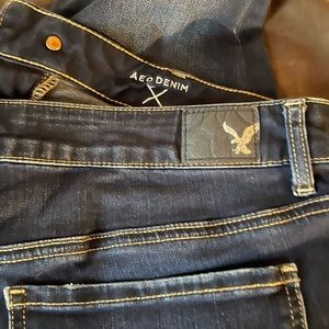 EUC American Eagle Outfitters jeggings. Size 14R. Skinny ankle, zipper.